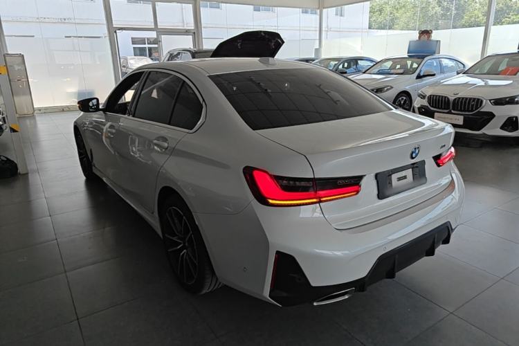 BMW 325Li 2023 — 4
