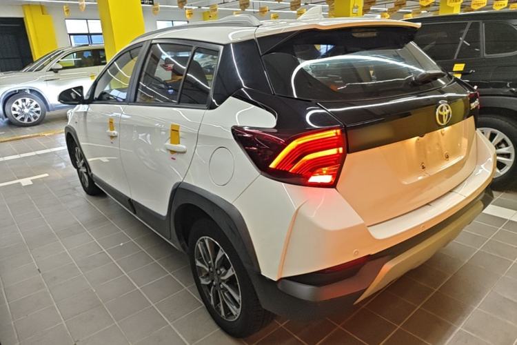 Toyota Yaris L 2020 — 4