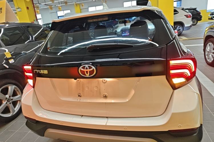 Toyota Yaris L 2020 — 5