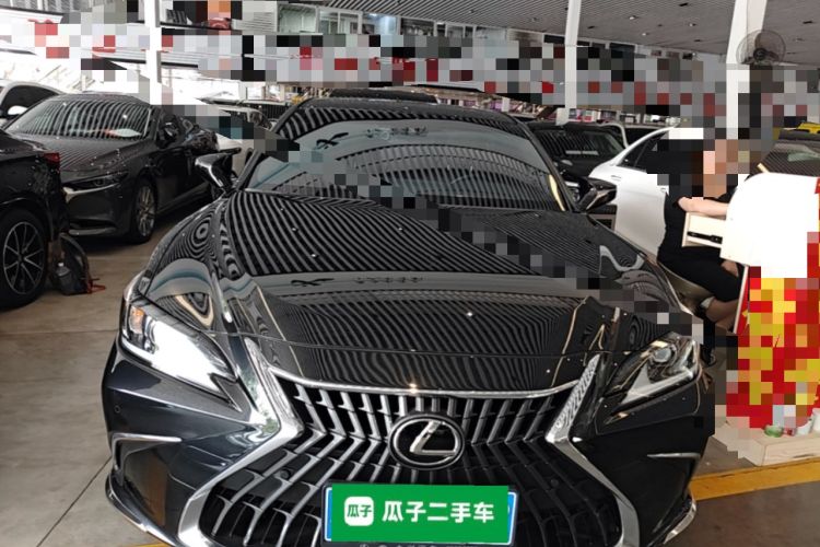 Lexus ES 200 2023 — 2