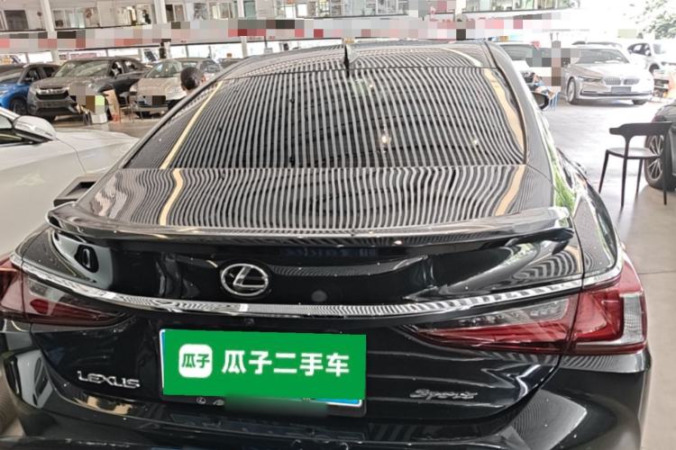 Lexus ES 200 2023 — 5