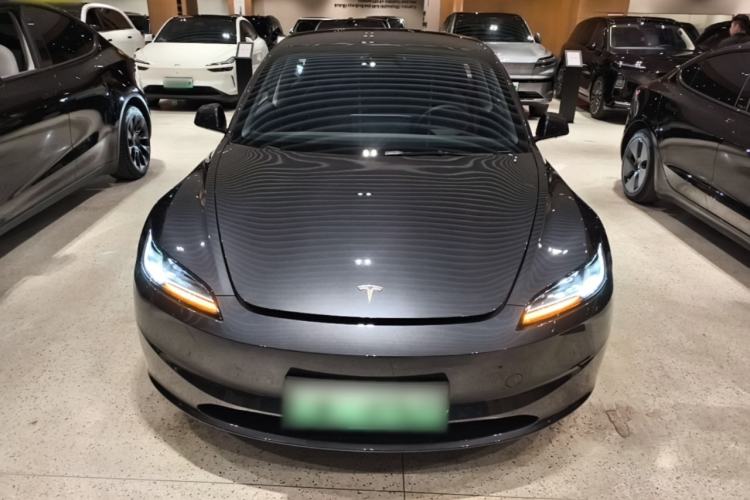 Tesla Model 3 2025 — 2