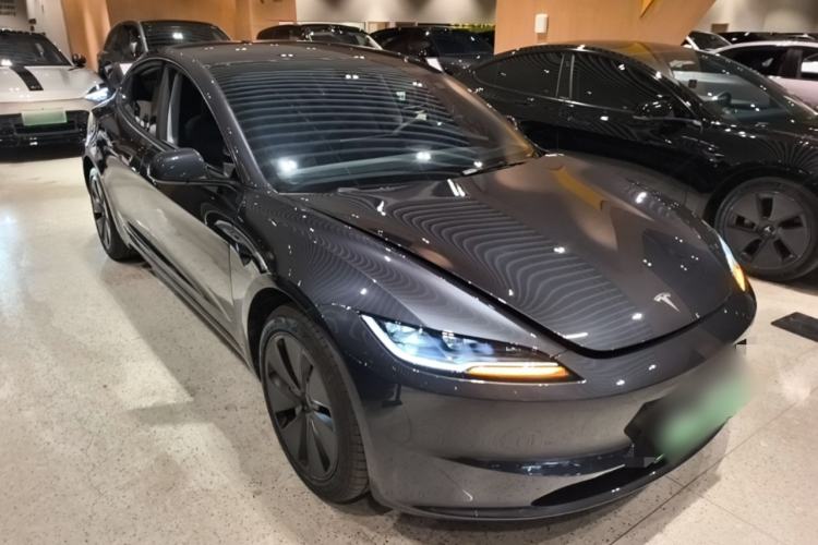 Tesla Model 3 2025 — 3