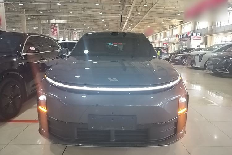 Li Auto L6 2025 — 2