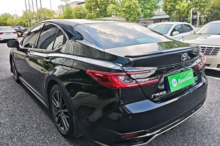 Toyota Camry 2024 — фото 4