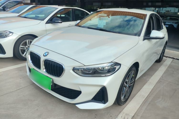 BMW 120i 2022 — фото 1