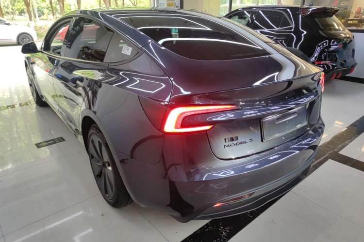 Tesla Model 3 2023 — 4