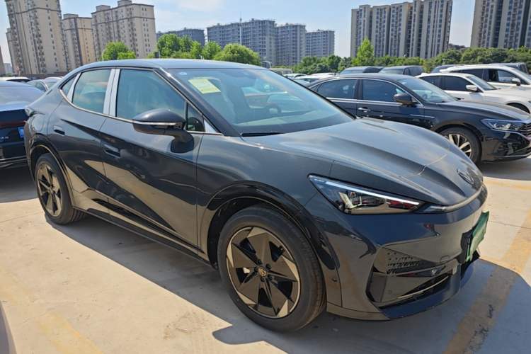 Volkswagen ID.UNYX 2025 — 3