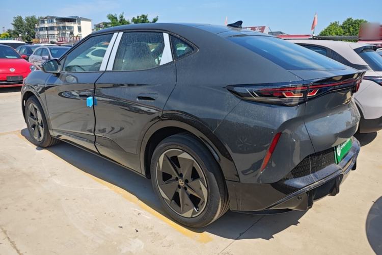 Volkswagen ID.UNYX 2025 — 4