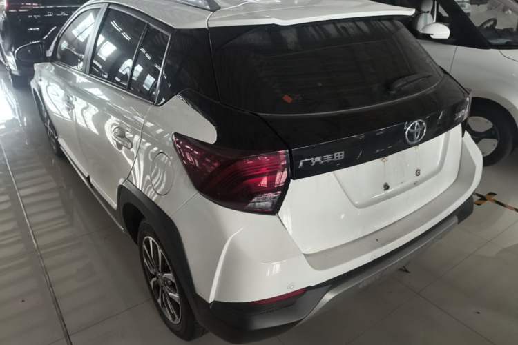 Toyota Yaris 2022 — фото 4