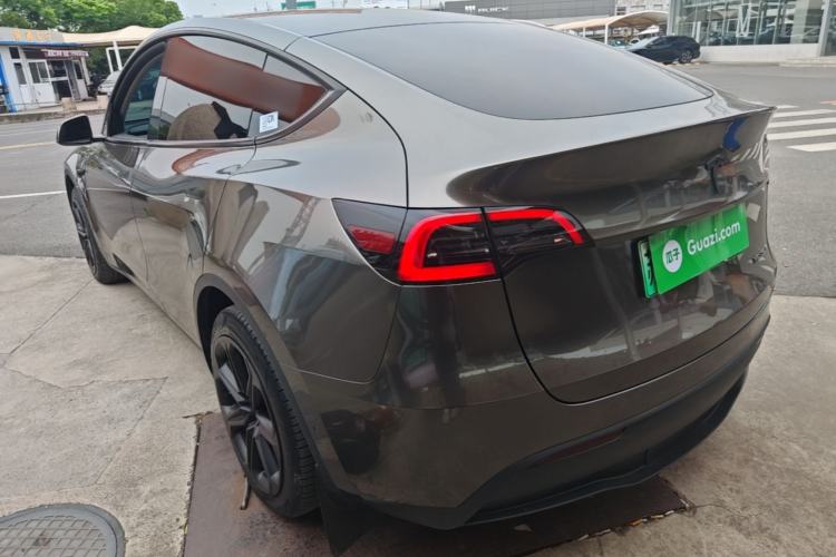 Tesla Model Y 2022 — 4