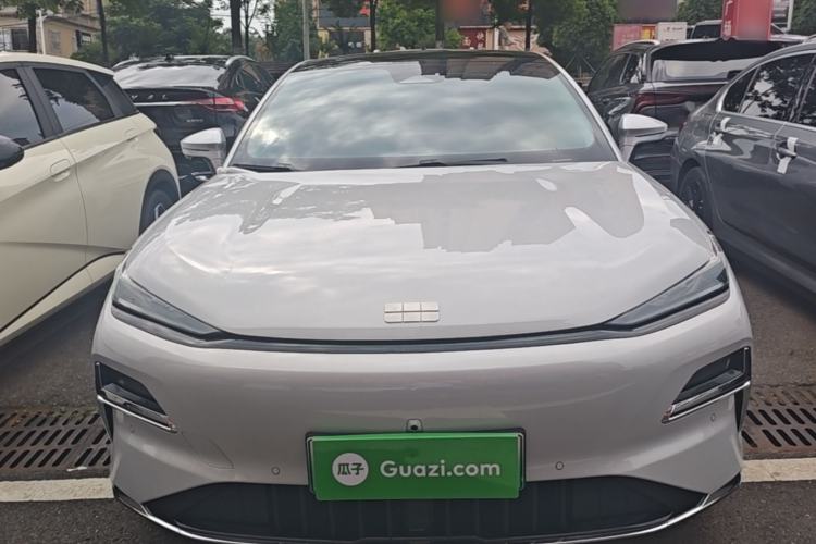 Geely Galaxy 8 2025 — 2