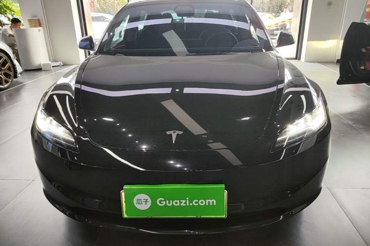 Tesla Model 3 2023 — 2