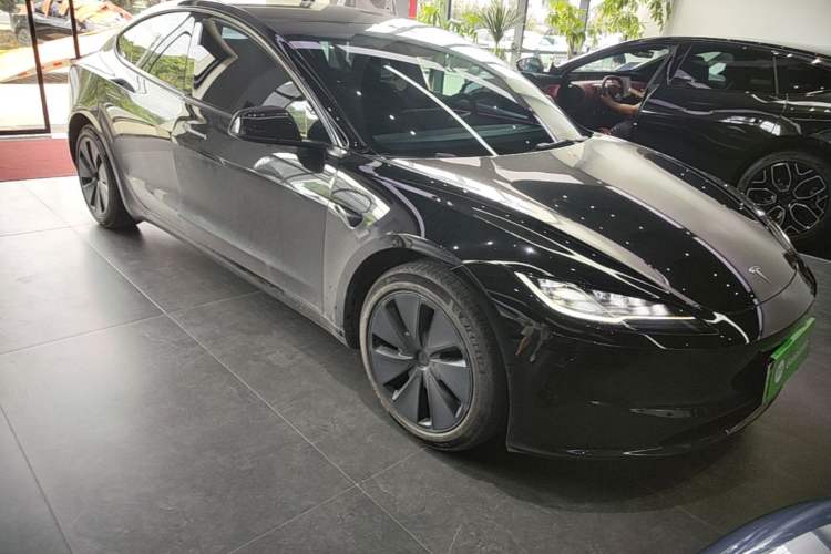 Tesla Model 3 2023 — 3