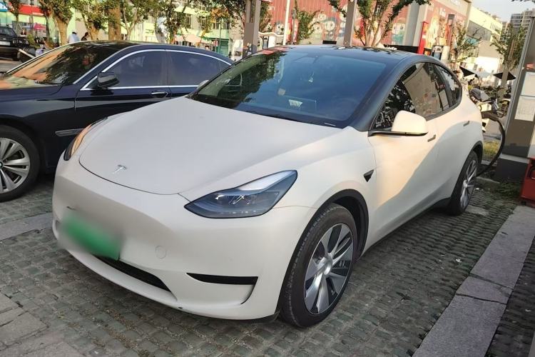 Tesla Model Y 2022 — 3