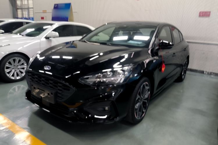 Ford Focus 2021 — фото 1