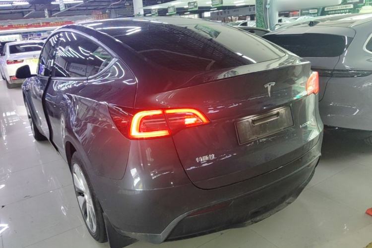 Tesla Model Y 2022 — 4