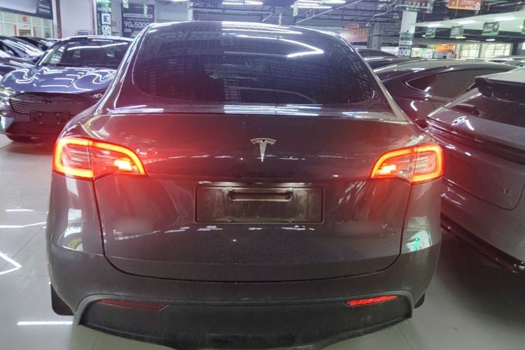 Tesla Model Y 2022 — 5
