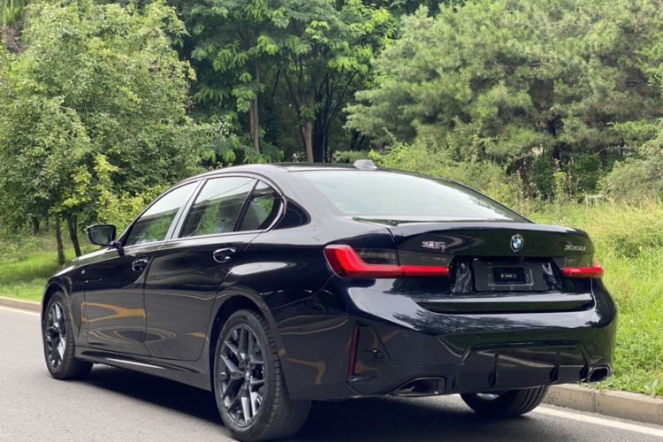 BMW 330Li 2026 — 3