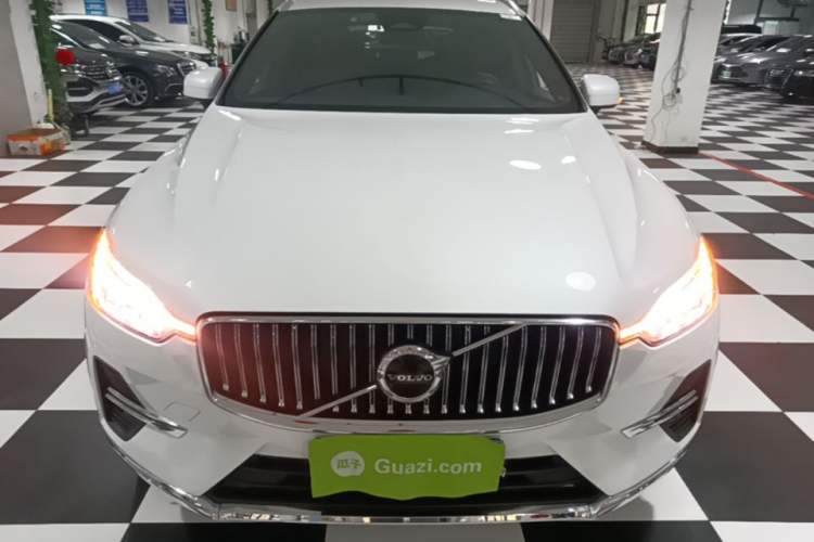 Volvo XC60 2022 — 2