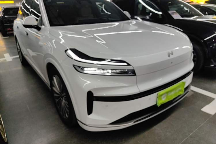 Onvo Luxeed L90 2025 — 3