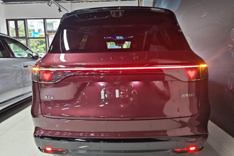 AITO M8 2025 — 5