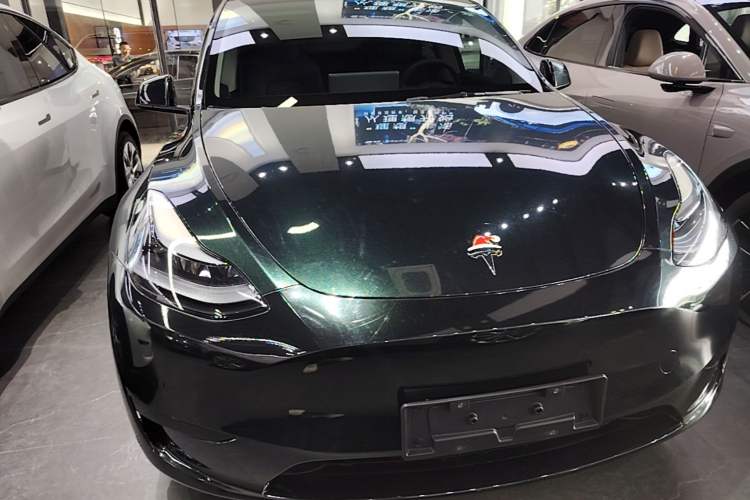 Tesla Model Y 2023 — 2