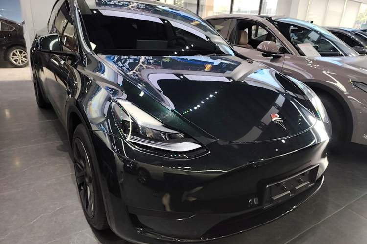 Tesla Model Y 2023 — 3