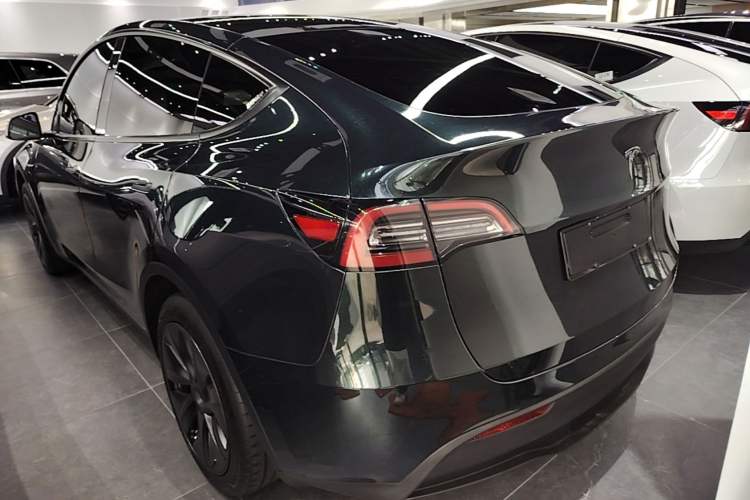 Tesla Model Y 2023 — 4