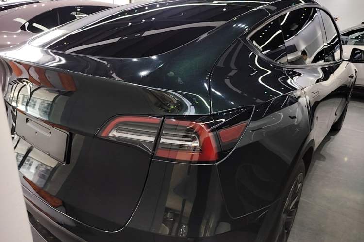Tesla Model Y 2023 — 5