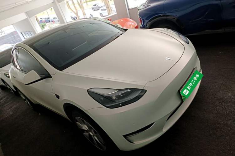 Tesla Model Y 2022 — 3