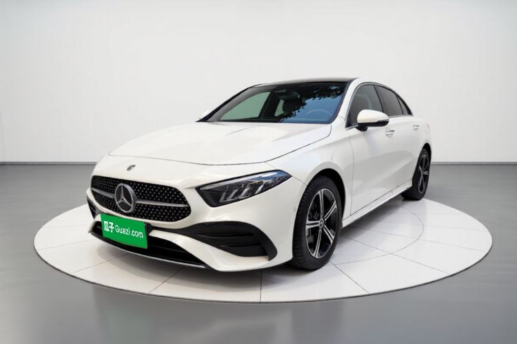 Mercedes-Benz A 200 L 2023 — фото 1