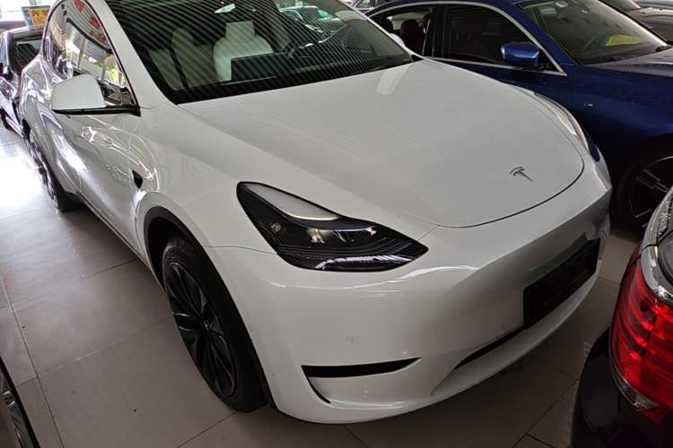Tesla Model Y 2023 — 3