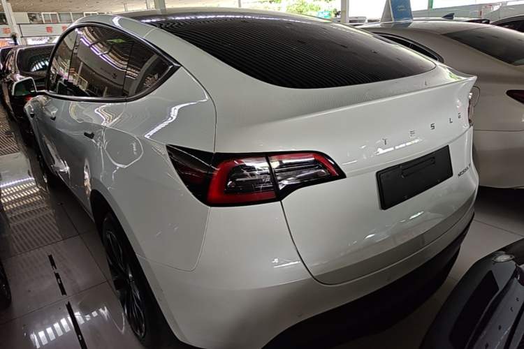 Tesla Model Y 2023 — 4