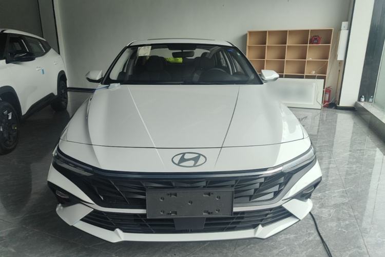 Hyundai Elantra 2023 — фото 2