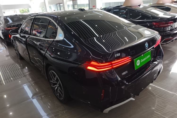 BMW i5 2025 — фото 4