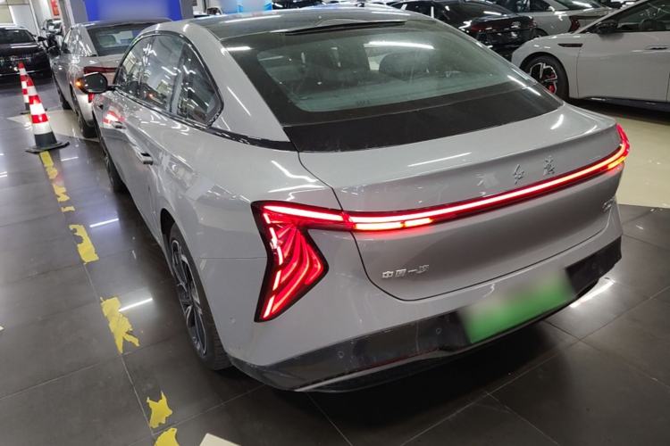 Hongqi EH7 2024 — 4