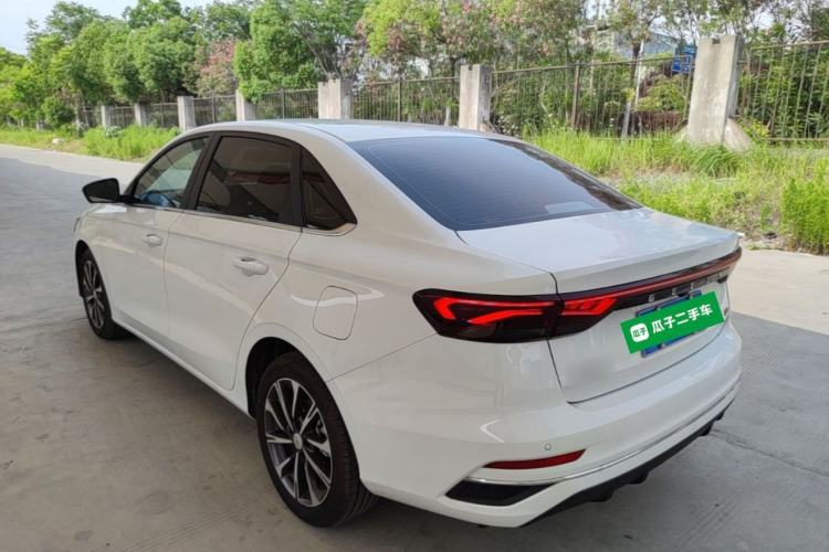 Geely Emgrand 2026 — 4