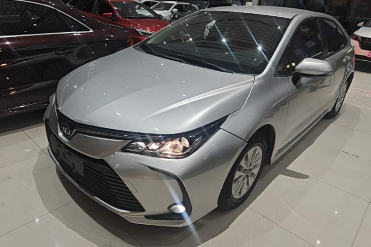 Toyota Corolla 2022 — фото 1