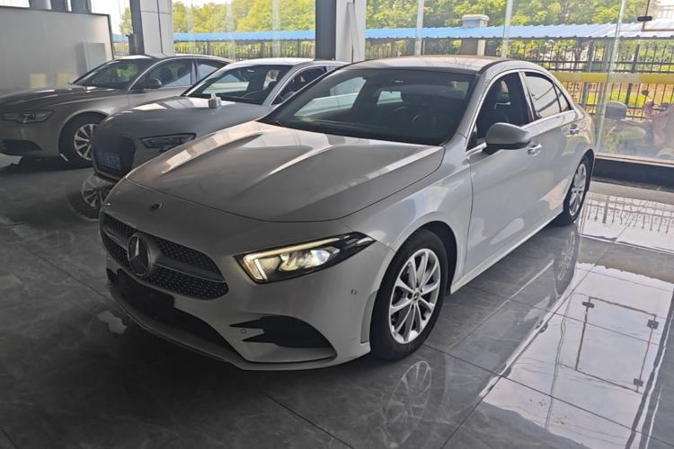 Mercedes-Benz A 200 L 2020 — фото 1