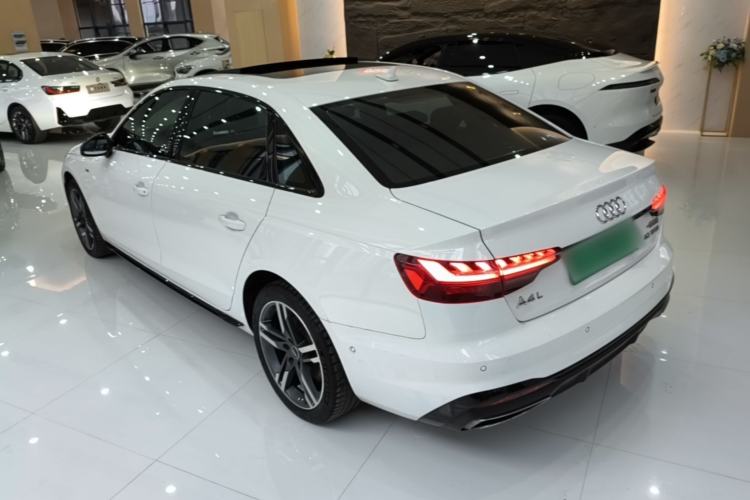 Audi A4 2022 — 4