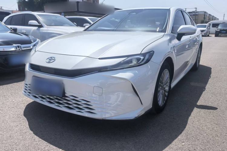 Toyota Camry 2024 — фото 1