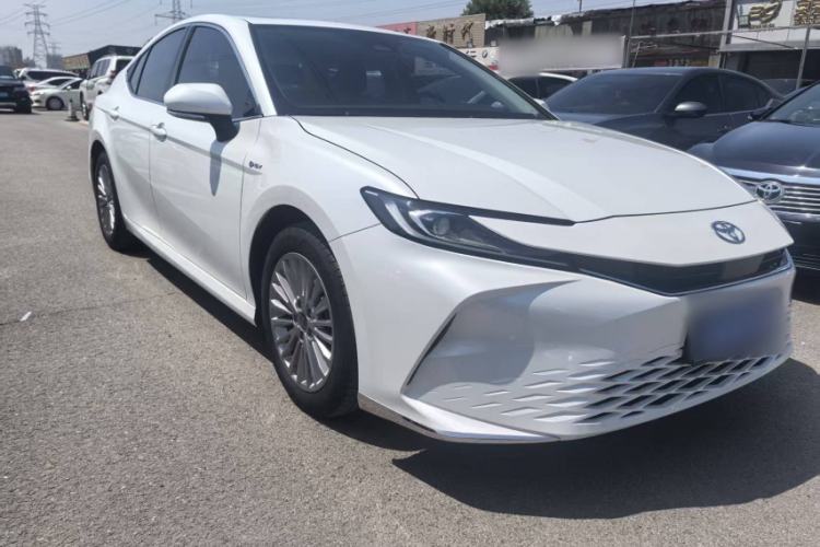Toyota Camry 2024 — фото 2