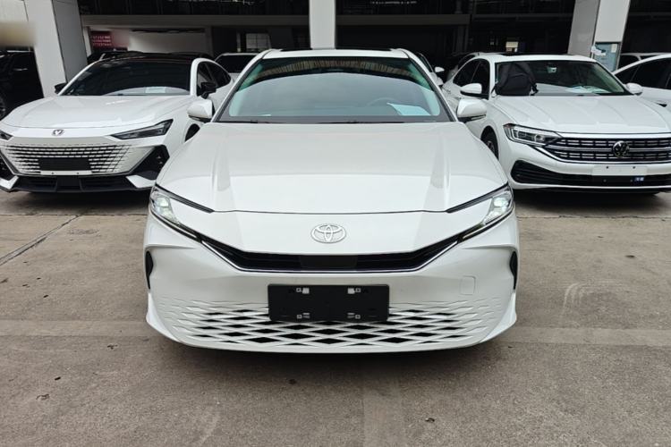 Toyota Camry 2024 — 2