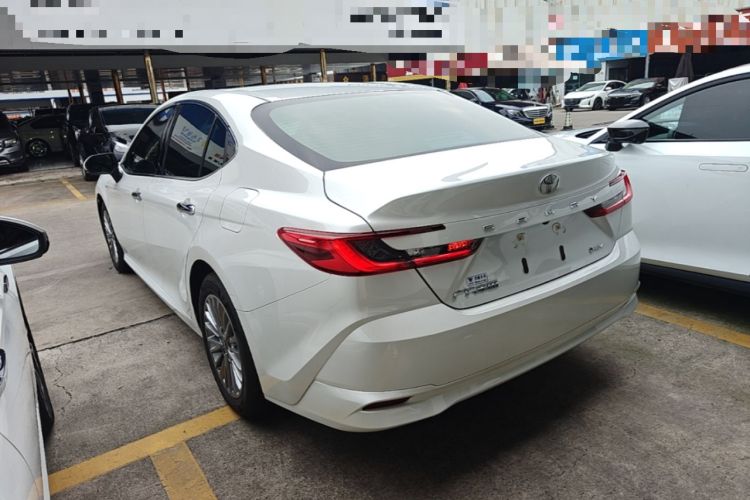 Toyota Camry 2024 — 4