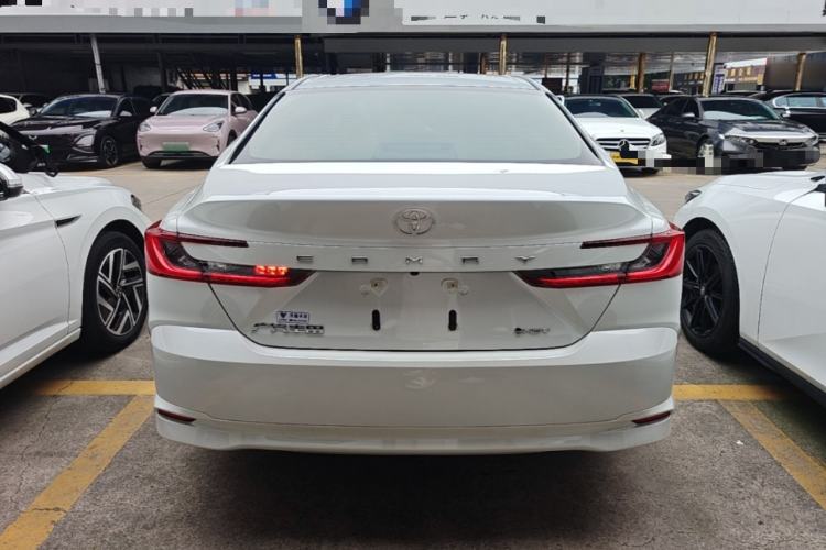 Toyota Camry 2024 — 5