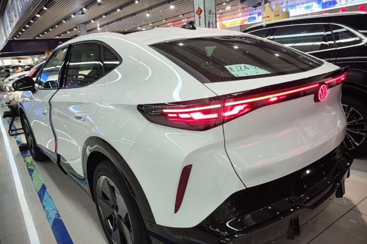 Volkswagen ID.UNYX 2025 — 4