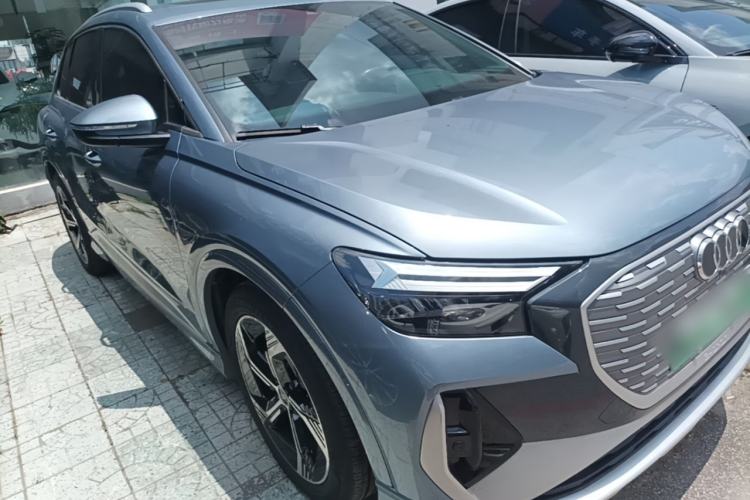 Audi Q4 e-tron 2023 — фото 3