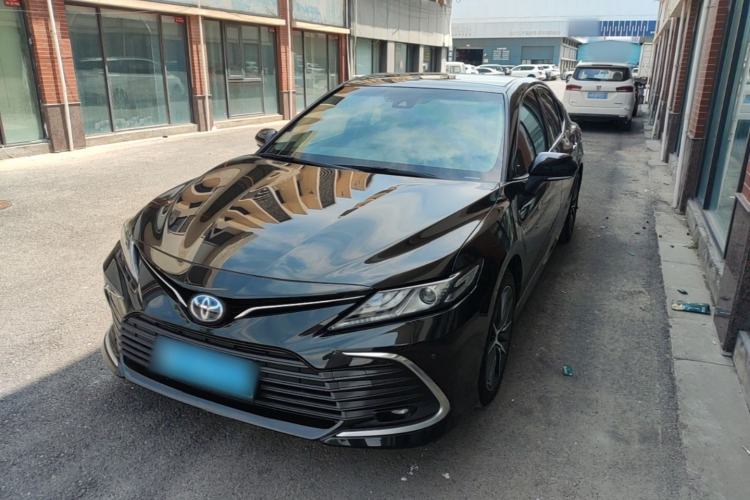 Toyota Camry 2021 — фото 1
