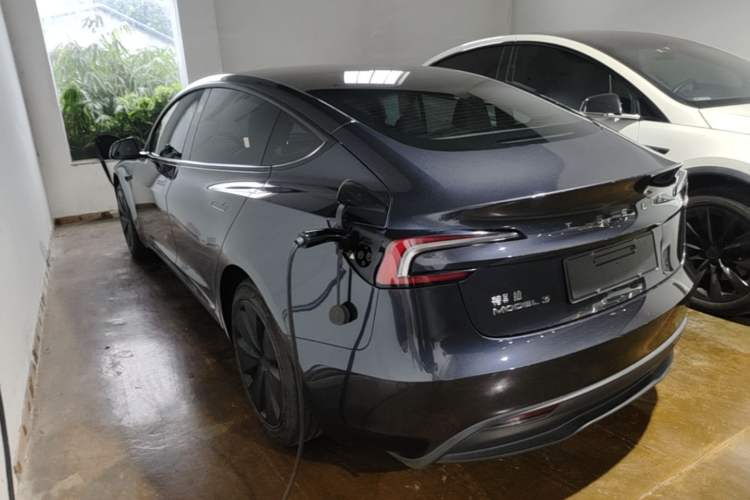 Tesla Model 3 2023 — 4